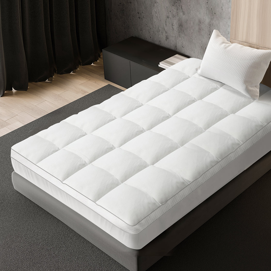 Dreamz Pillowtop Mattress Topper thickness 5cm.