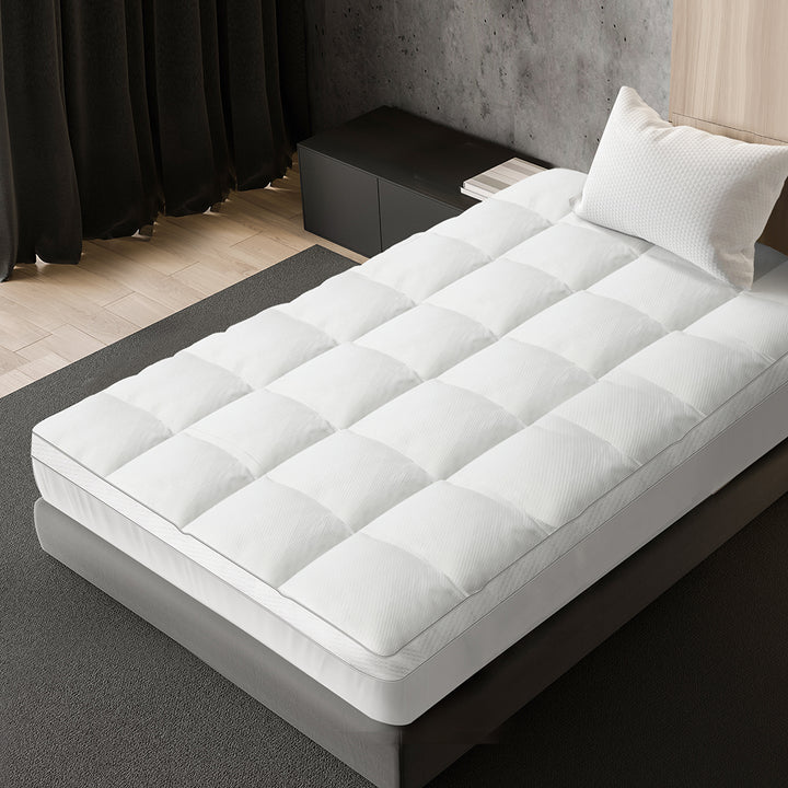 Dreamz Pillowtop Mattress Topper thickness 5cm.
