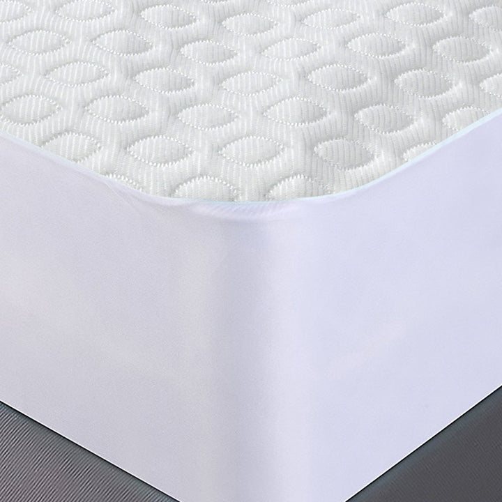 DreamZ Polyester Mattress Protector Topper edge