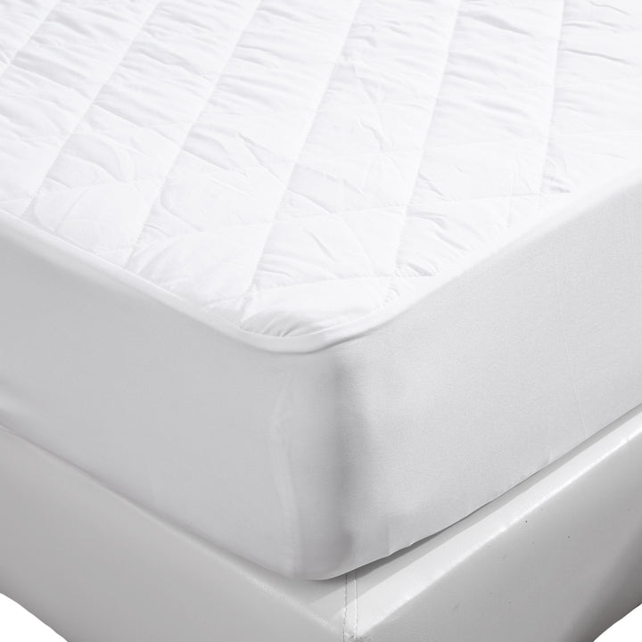 DreamZ Fully Fitted Waterproof Microfiber Mattress Protector edge